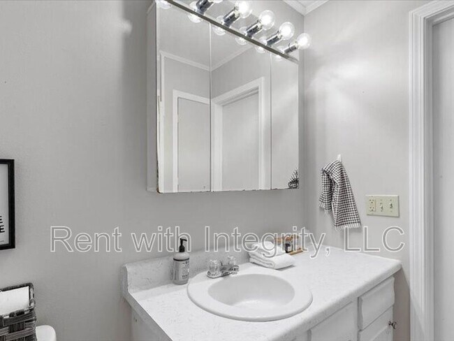 Building Photo - 1835 Portland Ave