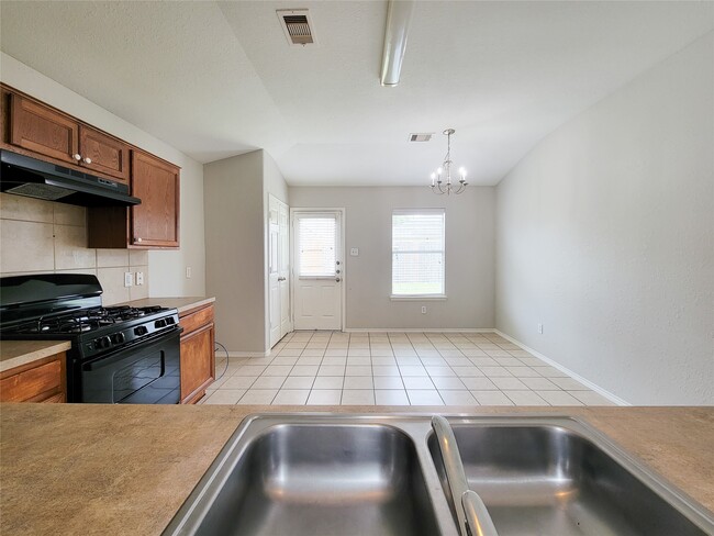 Building Photo - 7438 Fox Knoll Ln