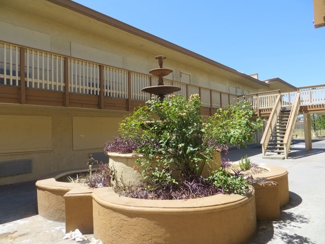 Building Photo - Villas At Tabor