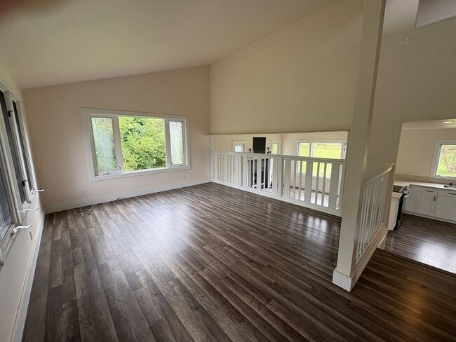 Building Photo - Private 3 bdrm custom home on acreage