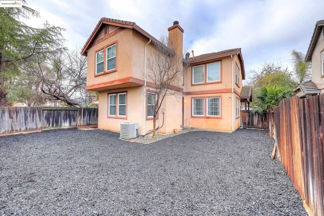 Building Photo - 220 Whispering Oaks Ct