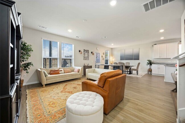 Building Photo - 6434 Lakeview Haven Dr