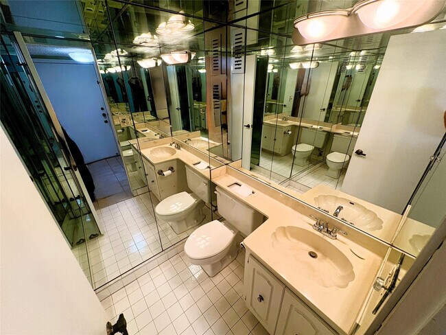 Building Photo - 3940 Inverrary Blvd