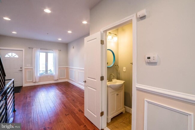 Building Photo - 2340 Greenwich St