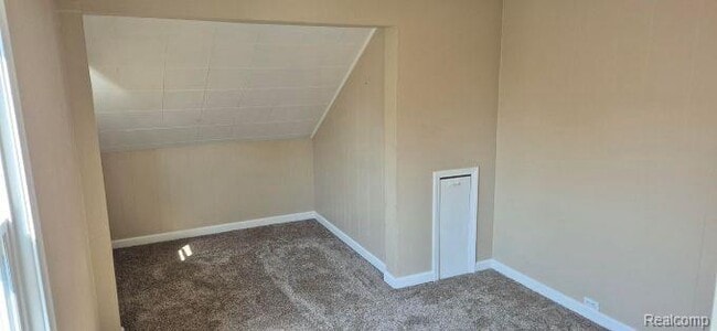 Building Photo - 830 Knowles St