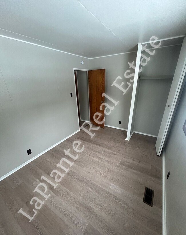 Building Photo - Freshly Updated 3-Bedroom Home Near UT