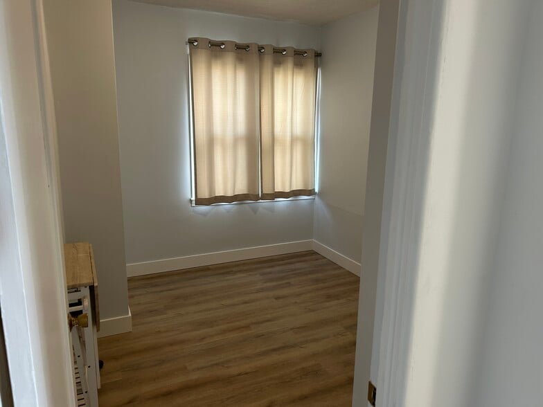 Building Photo - 355 W 200 N