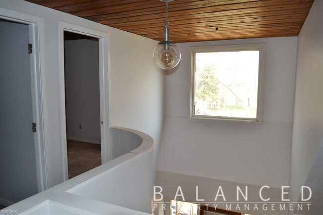 Building Photo - 5 br, 3 bath House - 1509 Alvamar Dr