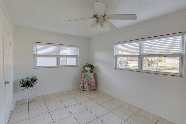Building Photo - 121 S Triplet Lake Dr