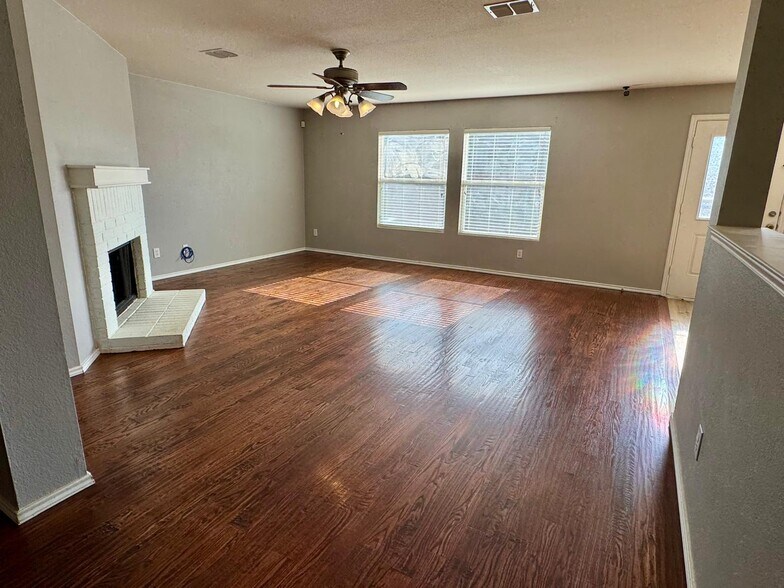 Building Photo - 13287 Fowler Dr