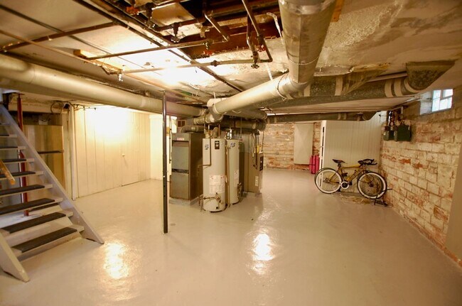 Building Photo - 3559 Gridley Rd