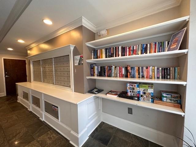 Building Photo - 560 Dutch Valley Rd NE