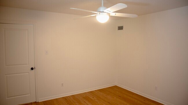 Building Photo - 9 Huntsmans Horn Cir