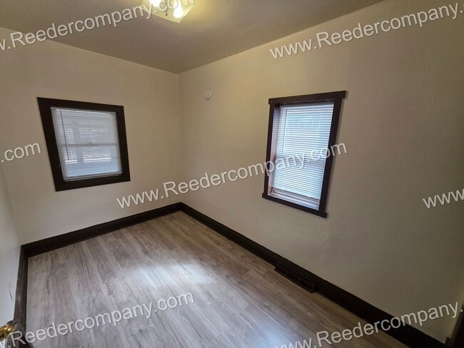 Building Photo - 3 bedroom house with brand new flooring