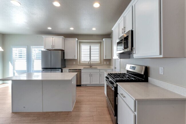 Building Photo - LEHI HOUSE W ATTACHED 2 CAR, LANDSCAPING &...