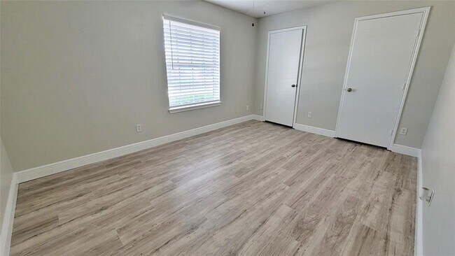 Building Photo - 5227 Clarkston Ln