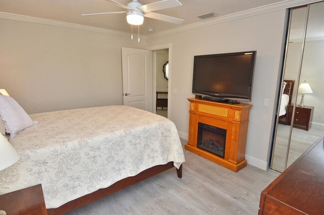 Building Photo - 1020 SW Balmoral Trce