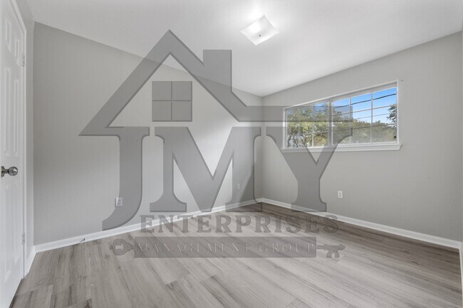 Building Photo - 815 Cravens St