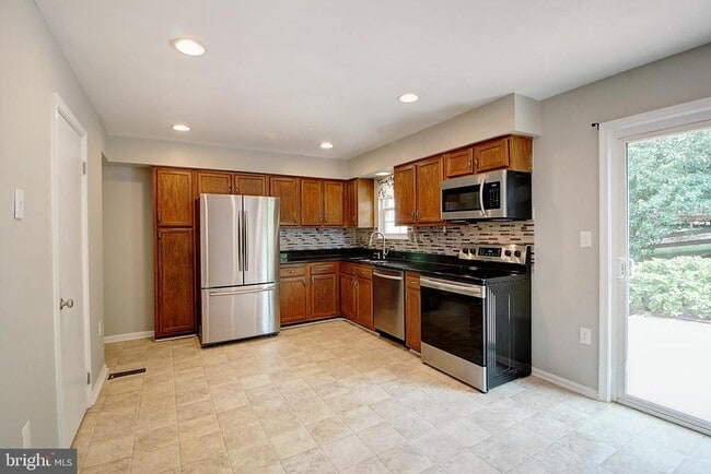 Building Photo - 101 S Oak Cliff Ct