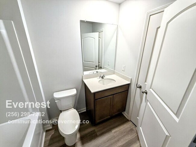 Building Photo - 3-Bedroom, 2.5-Bathroom Townhouse in a Pri...