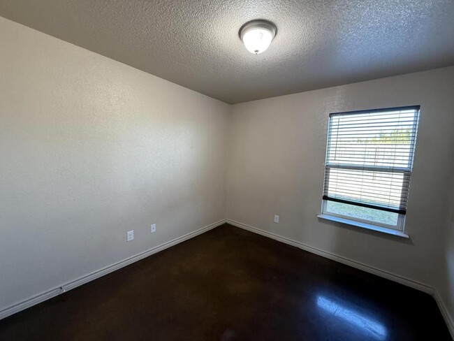 Building Photo - 4208 Primrose Dr