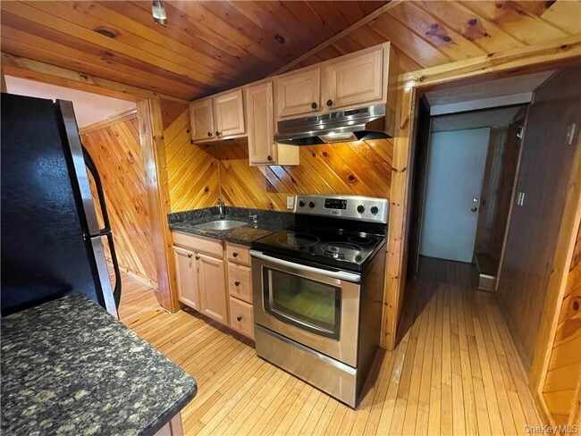 Building Photo - 22 Lake Ave