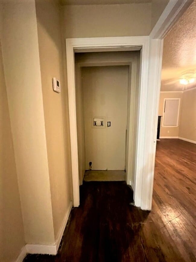 Building Photo - 1017 N Tabor Dr