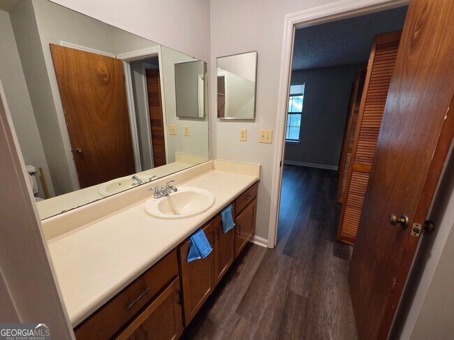 Building Photo - 425 Admiral's Walk Dr