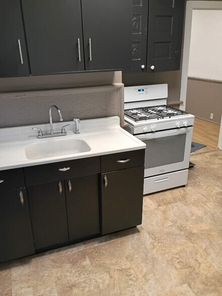 Building Photo - 914 Chestnut St