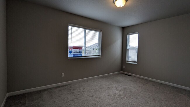 Building Photo - NEWER END UNIT TWO STORY TOWNHOME WITH A/C...