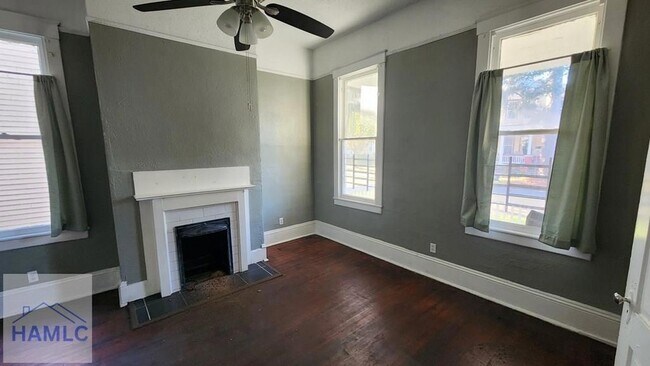 Building Photo - 826 E Duffy St