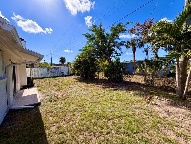 Building Photo - 1023 Lillian St