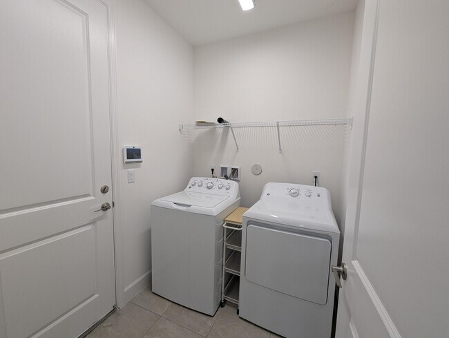 Building Photo - 13541 SW Oceanus Blvd