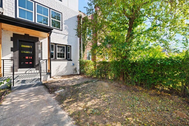 Building Photo - DC1026