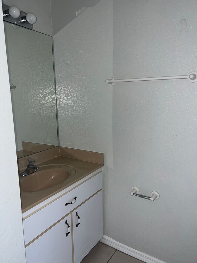 Building Photo - Villa Congress