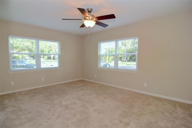 Building Photo - 606 12th Ave NE