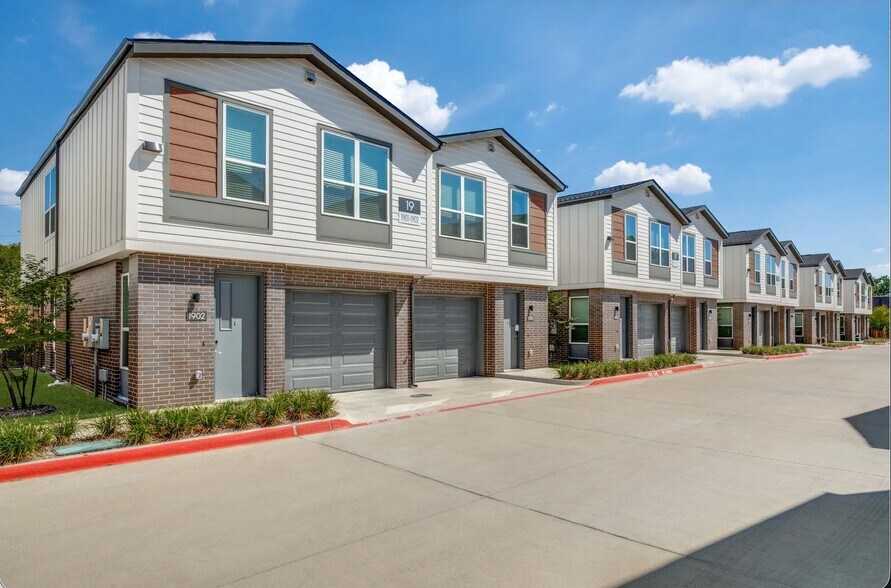Building Photo - 10030 Garland Rd