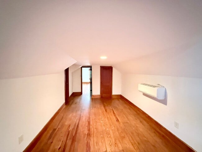 Building Photo - 3BR Normaltown Charmer