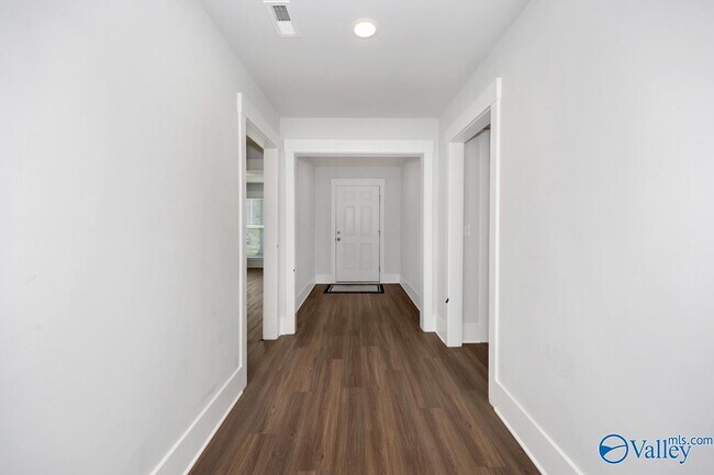 Building Photo - 100 River Springs Ct