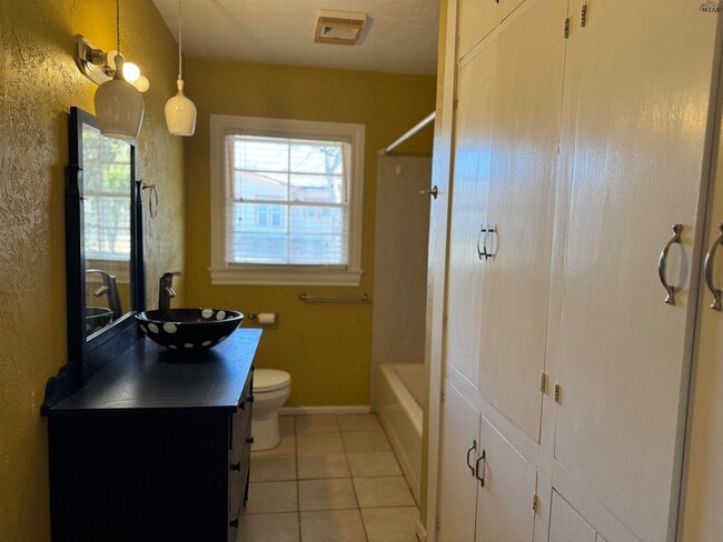 Building Photo - 2001 Elizabeth Ave