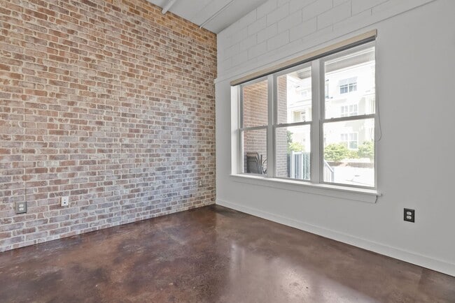 Building Photo - Oceanfront Condo – 2 Blocks from the Beach!