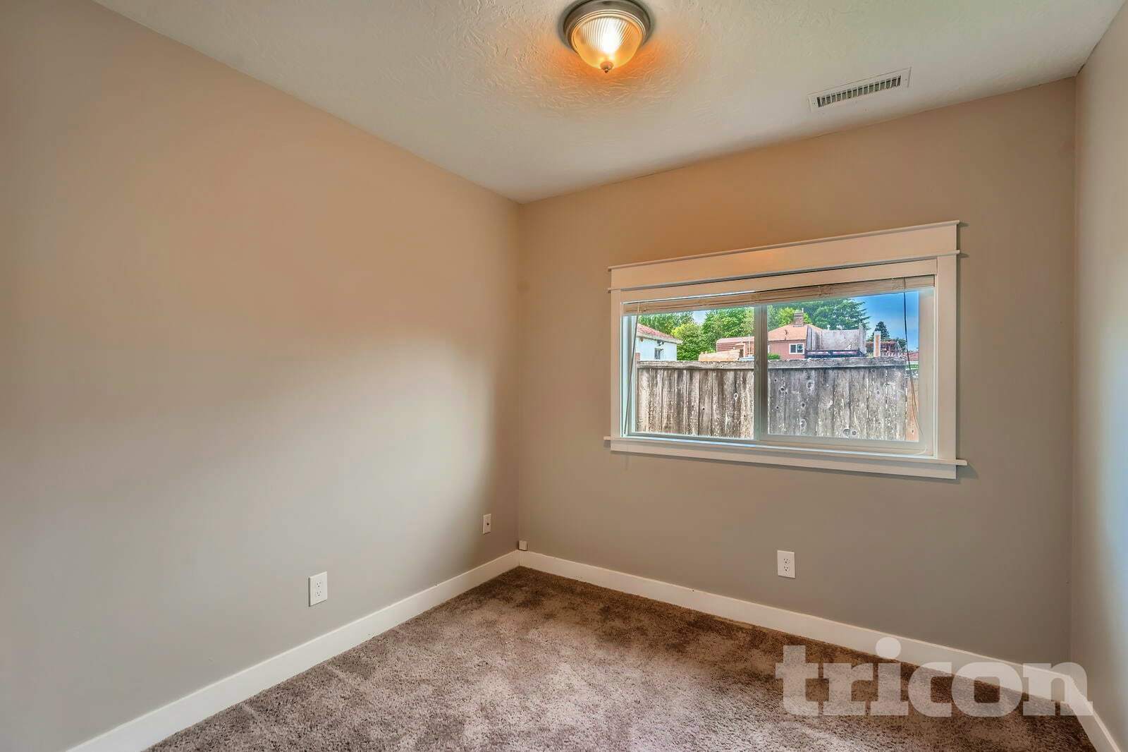 Building Photo - 711 Le-Lou-Wa Pl NE