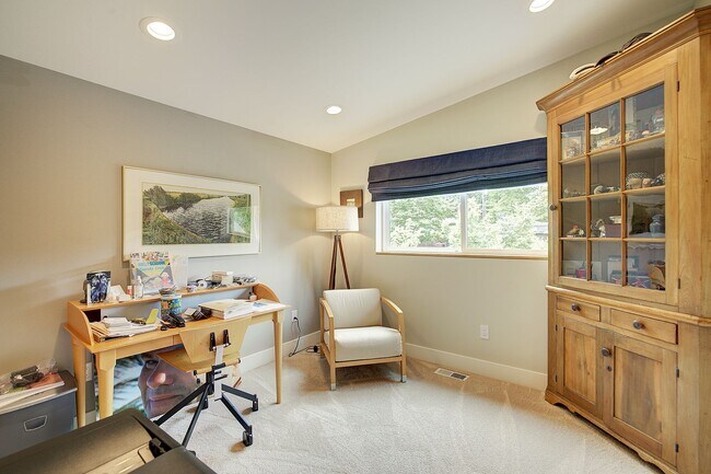 Building Photo - 4Bd/2.5Ba Seattle Home