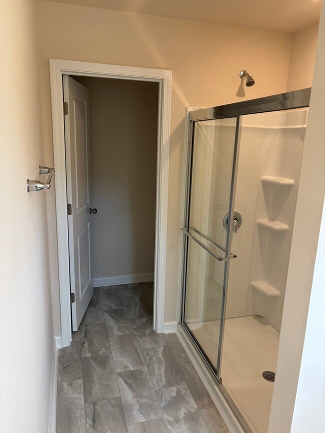 Building Photo - 837 Falls Grove Trl