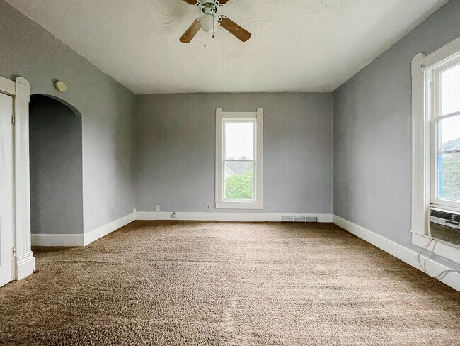 Building Photo - Near Local Shops and Restaurants