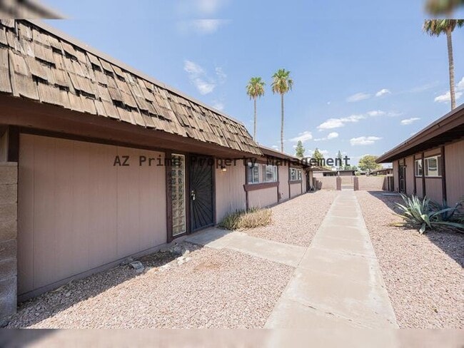 Building Photo - 922 S Acapulco Ln