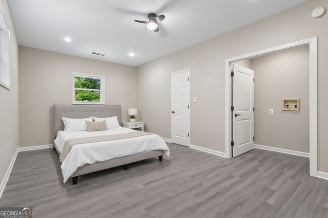 Building Photo - 3793 Rainbow Dr