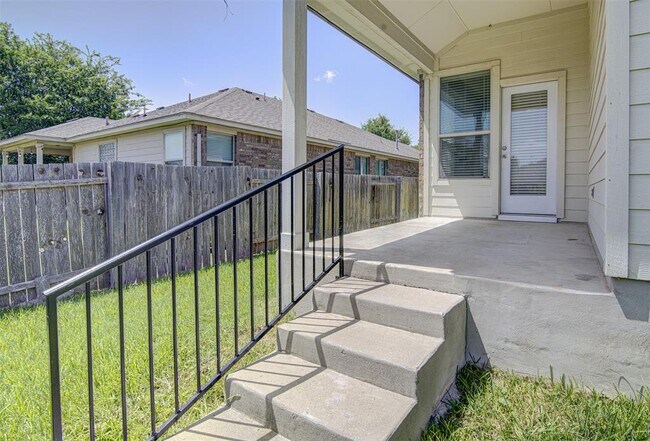 Building Photo - 1610 Greenside Dr