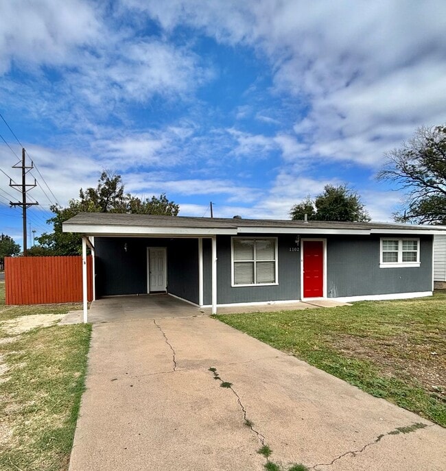 Primary Photo - NOW AVAILABLE - Spacious 3-Bedroom Home + ...
