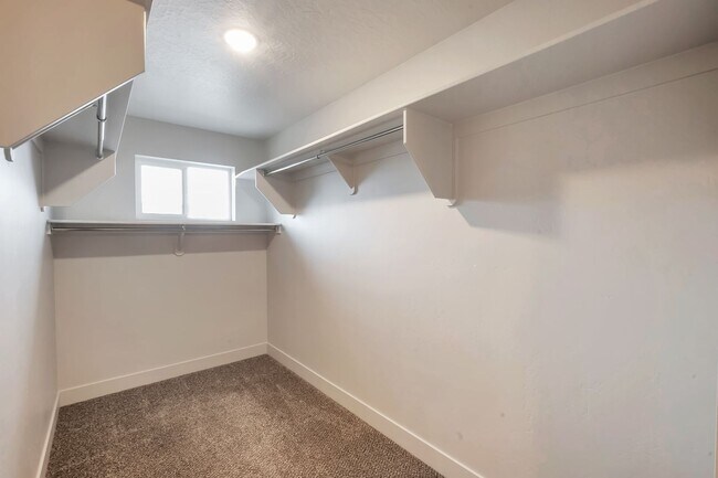 Building Photo - Join this growing Mapleton Village Community.